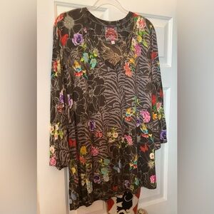 Johnny Was Long Sleeve T-Shirt in Gray With a Zebra and Floral Print, Size 2X.